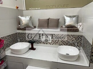 Plus de détails pour Local commercial à louer