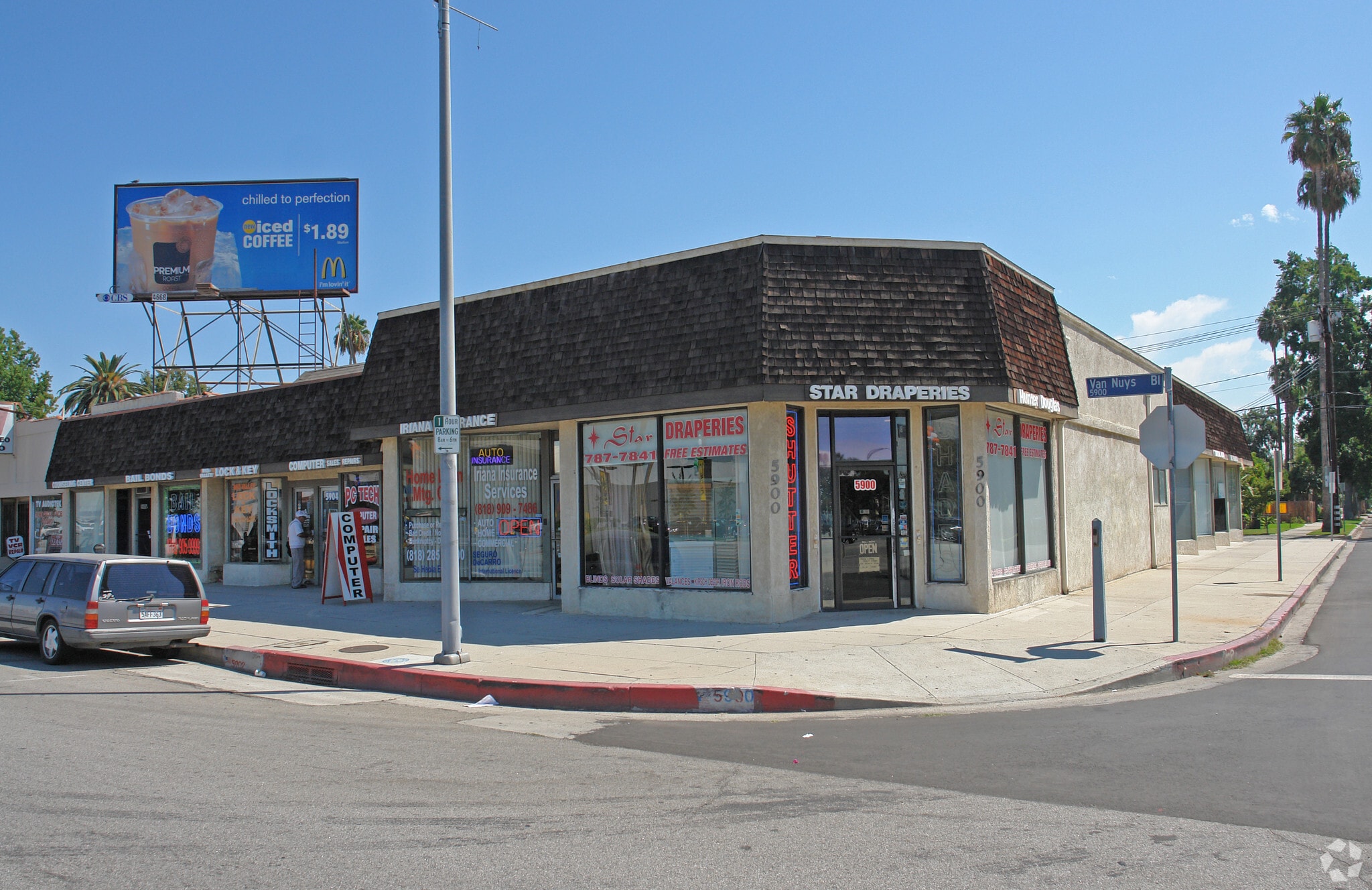 5900-5902 Van Nuys Blvd, Van Nuys, CA à louer Photo principale– Image 1 sur 6
