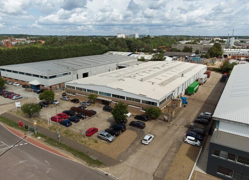 20 Freebournes Rd, Witham à louer - Photo de l’immeuble – Image 2 sur 14