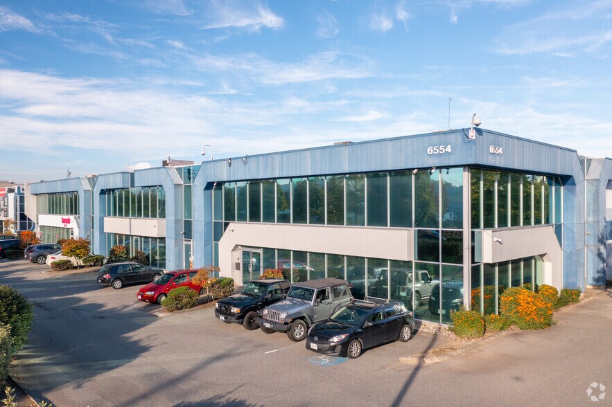 17688 66th Ave, Surrey, BC à louer - Photo de l’immeuble – Image 2 sur 15