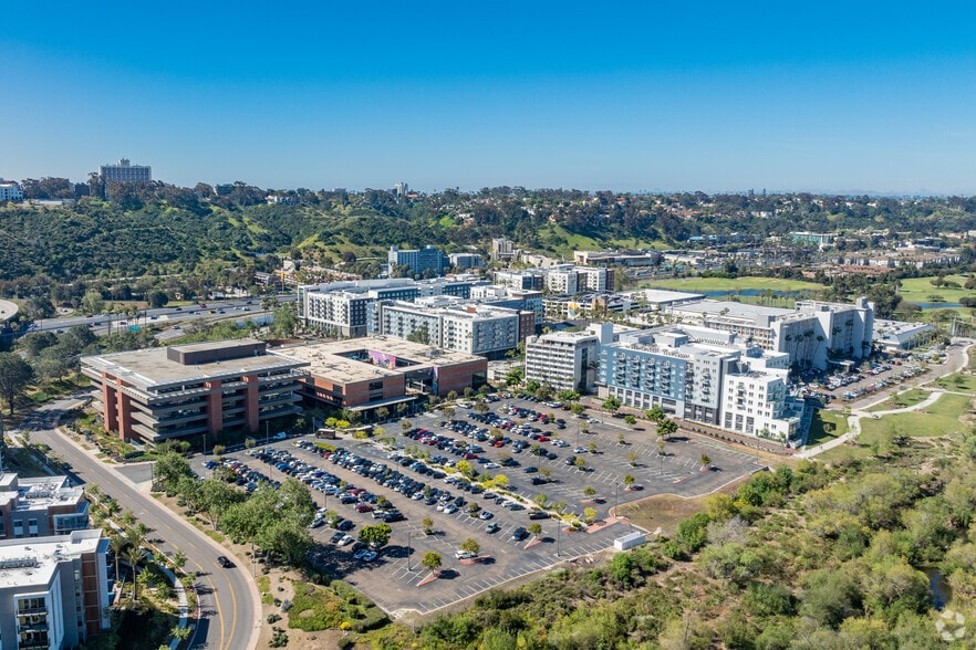 350 Camino De La Reina, San Diego, CA à louer - Aérien – Image 3 sur 3