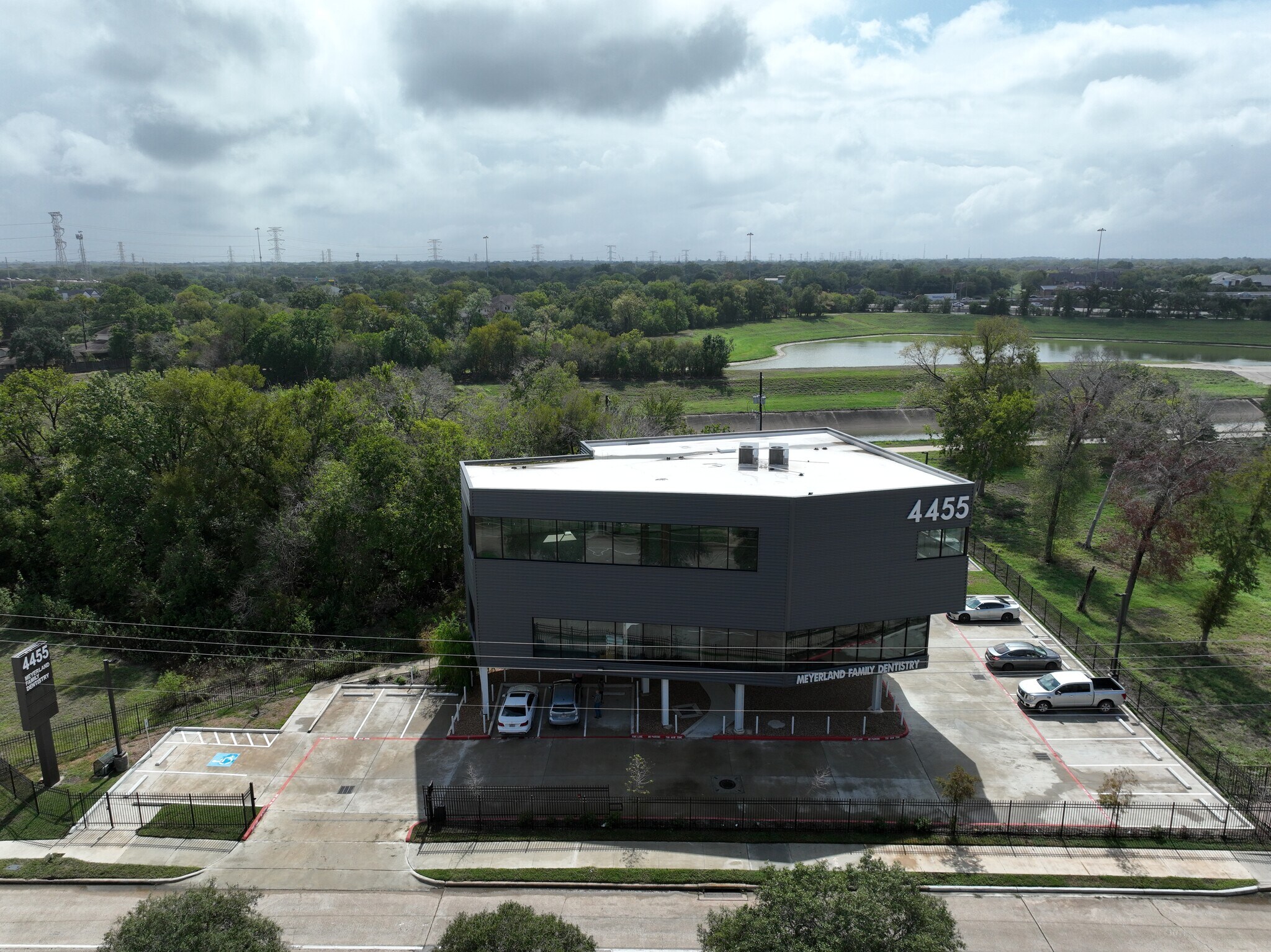 4455 N Braeswood Blvd, Houston, TX à louer Photo principale– Image 1 sur 46