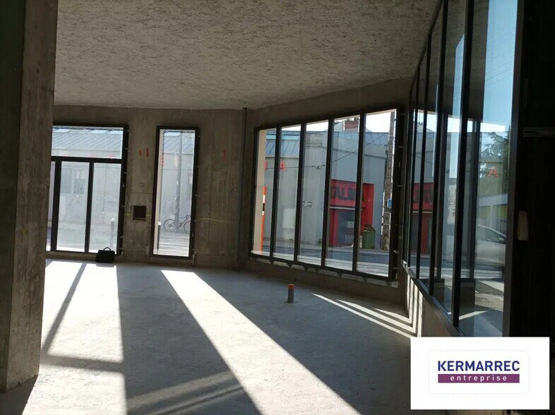 Local commercial dans Nantes à louer - Photo de l’immeuble – Image 3 sur 4