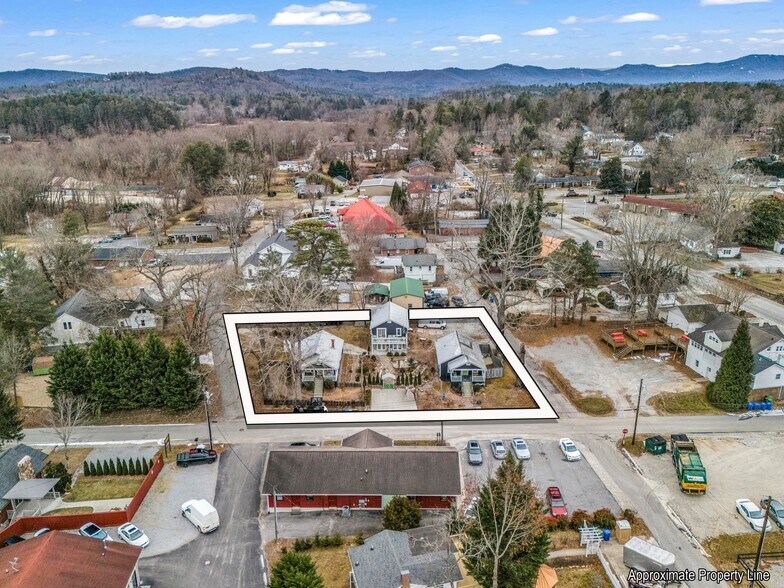 302 Davis St, Hendersonville, NC à vendre - Aérien – Image 3 sur 15