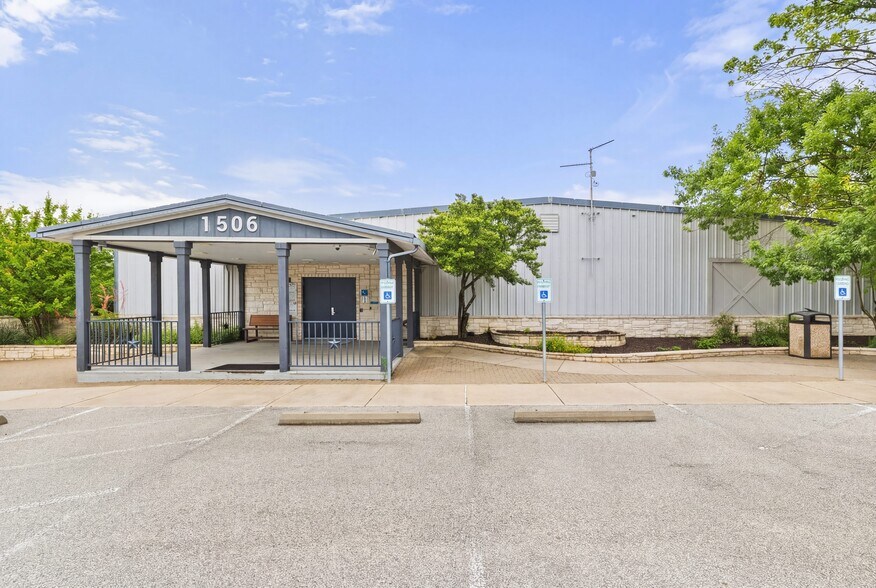 1506 US-281, Johnson City, TX à vendre - Photo de l’immeuble – Image 2 sur 26
