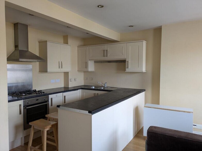 35-35A Madrid Rd, Guildford à vendre - Photo de l’immeuble – Image 3 sur 3