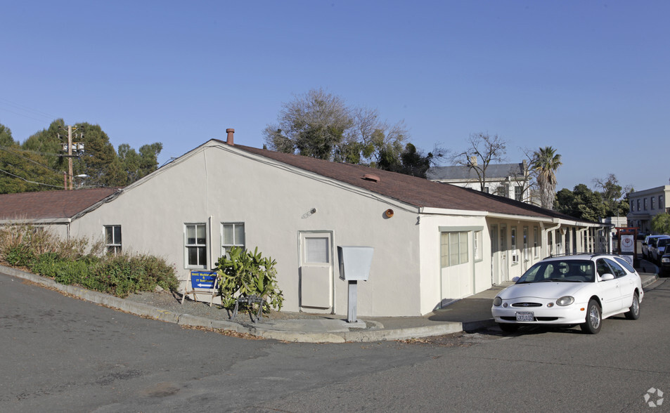 949 Grant St, Benicia, CA à louer - Photo de l’immeuble – Image 1 sur 2