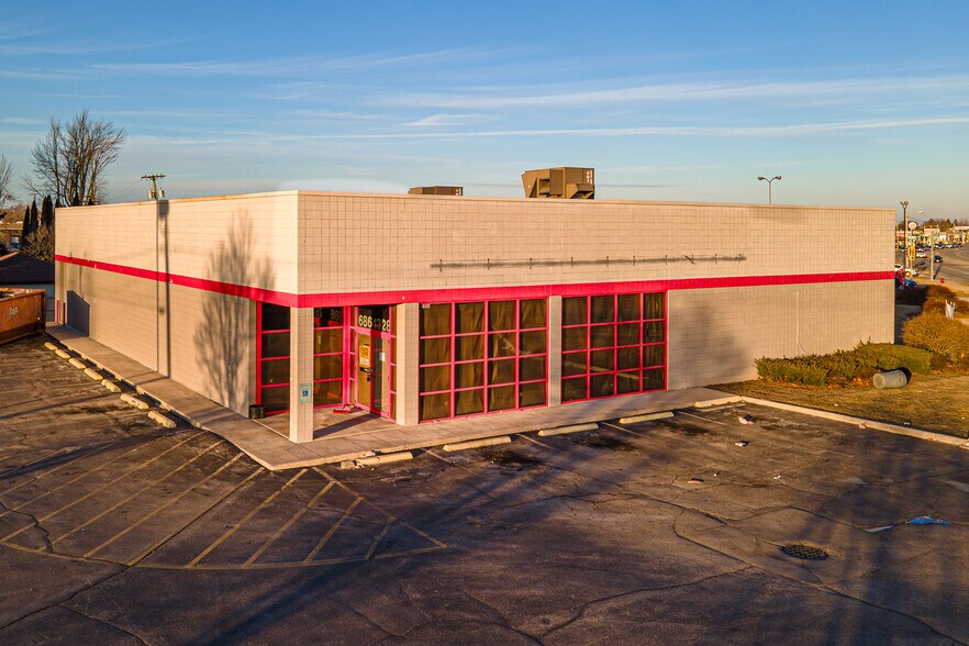 3404 Calumet Ave, Manitowoc, WI à louer - Photo de l’immeuble – Image 2 sur 2