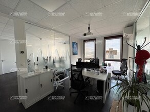 Bureau dans Montigny-le-Bretonneux à vendre Photo intérieure– Image 2 sur 6