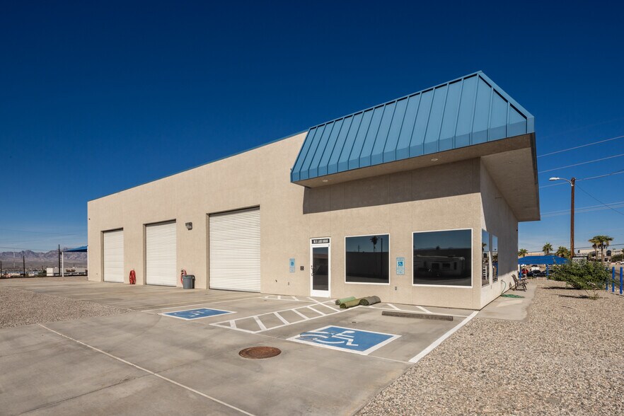 921 Lake Havasu Ave N, Lake Havasu City, AZ à vendre - Photo de l’immeuble – Image 1 sur 15