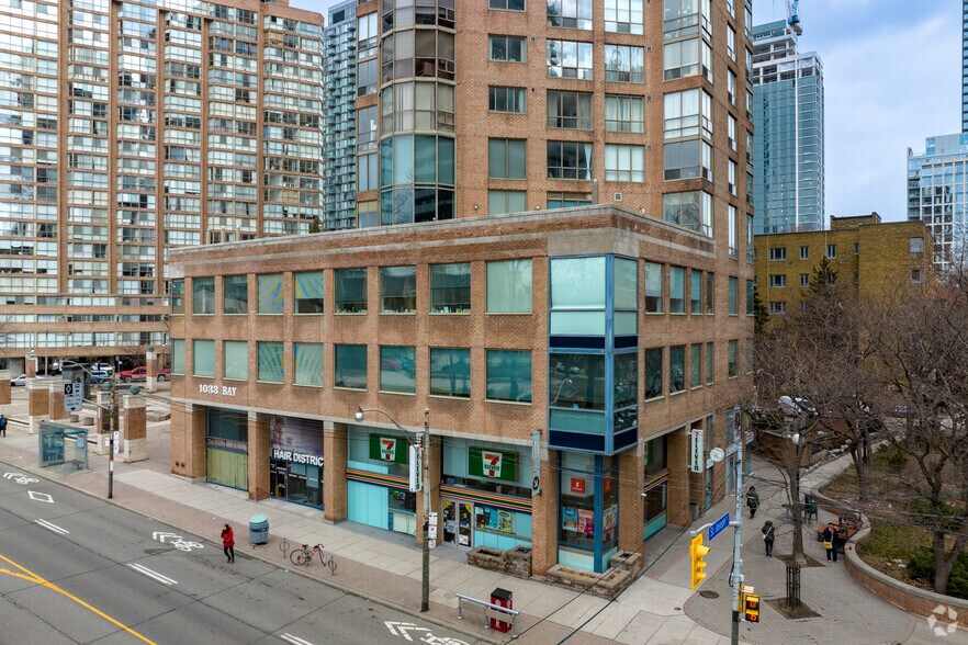 1033 Bay St, Toronto, ON à louer - Photo de l’immeuble – Image 3 sur 7