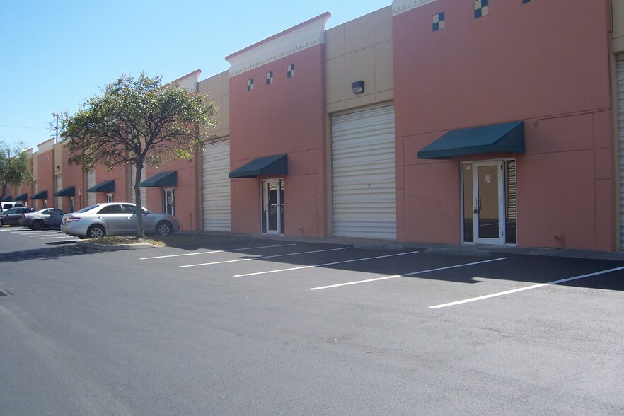 1130 NE 7th Ave, Fort Lauderdale, FL à louer - Photo de l’immeuble – Image 3 sur 5