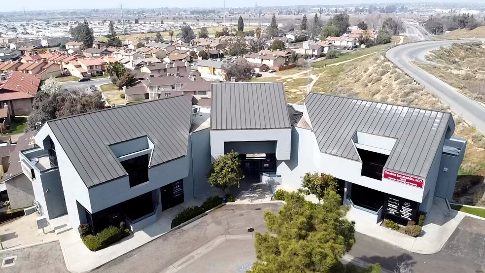 100 W Columbus St, Bakersfield, CA à louer - Photo de l’immeuble – Image 2 sur 3