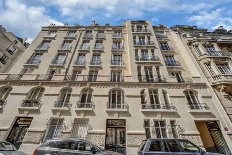 Immeuble residentiel dans Paris à vendre - Photo de l’immeuble – Image 3 sur 7