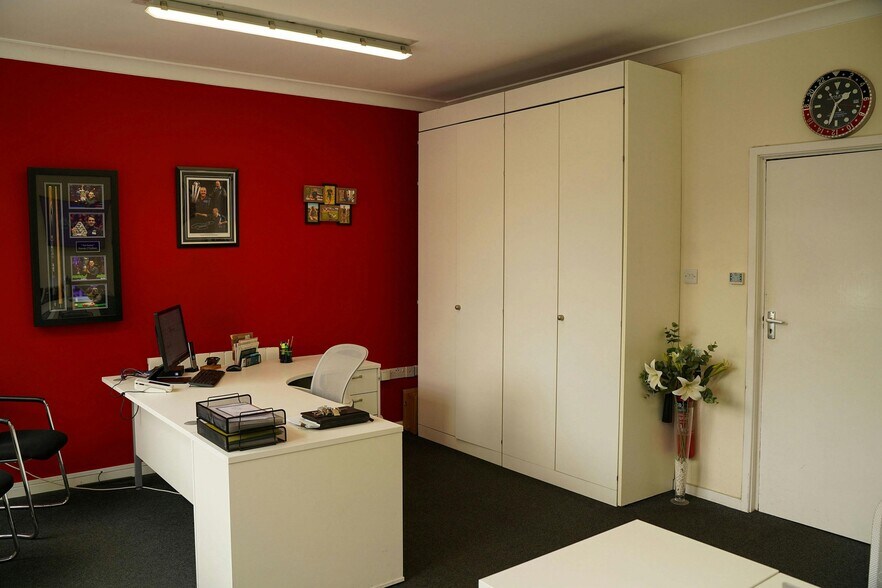 1 Lowbrook Ln, Solihull à vendre - Photo de l’immeuble – Image 3 sur 15