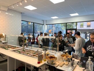 Plus de détails pour 349 Bedford Ave, Brooklyn, NY - Local commercial à louer