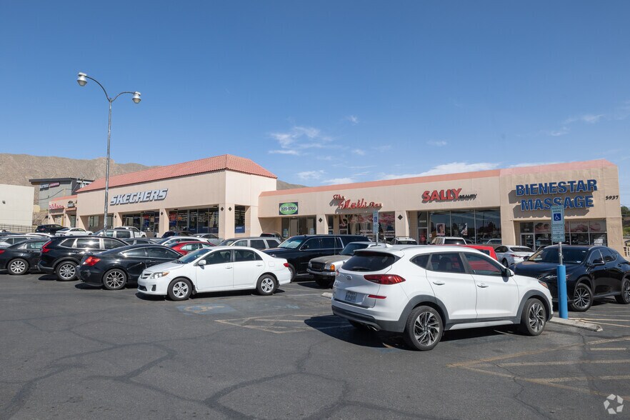 5909-6021 N Mesa St, El Paso, TX à louer - Photo principale – Image 2 sur 9