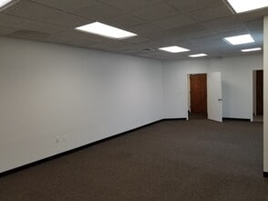 240 Plandome Rd, Manhasset, NY à louer Photo intérieure– Image 1 sur 2