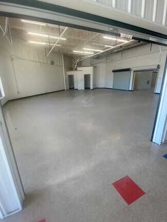 Plus de détails pour 5701 Yadkin Rd, Fayetteville, NC - Local commercial à louer