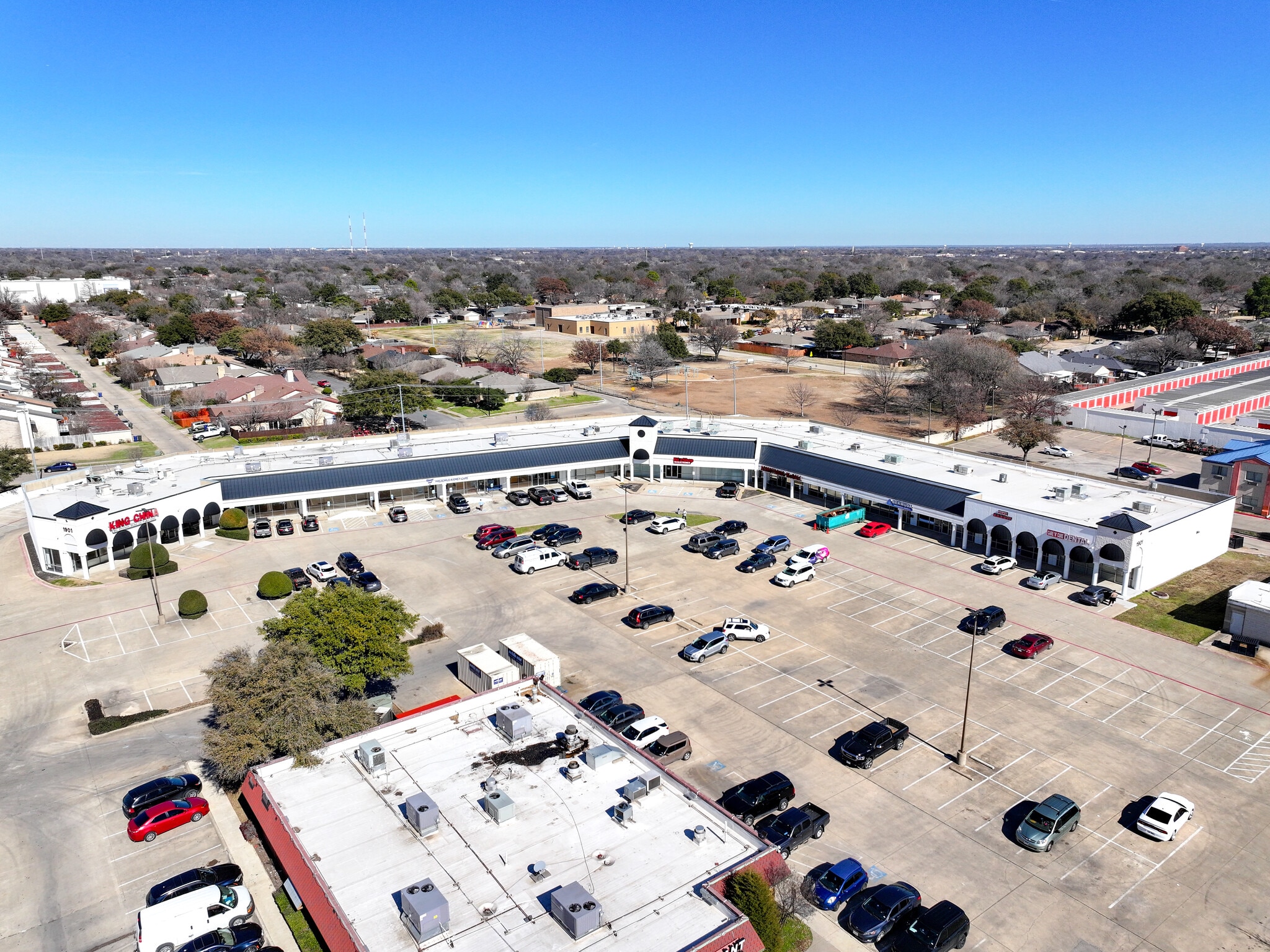 1901 W Northwest Hwy, Garland, TX à louer Photo principale– Image 1 sur 11