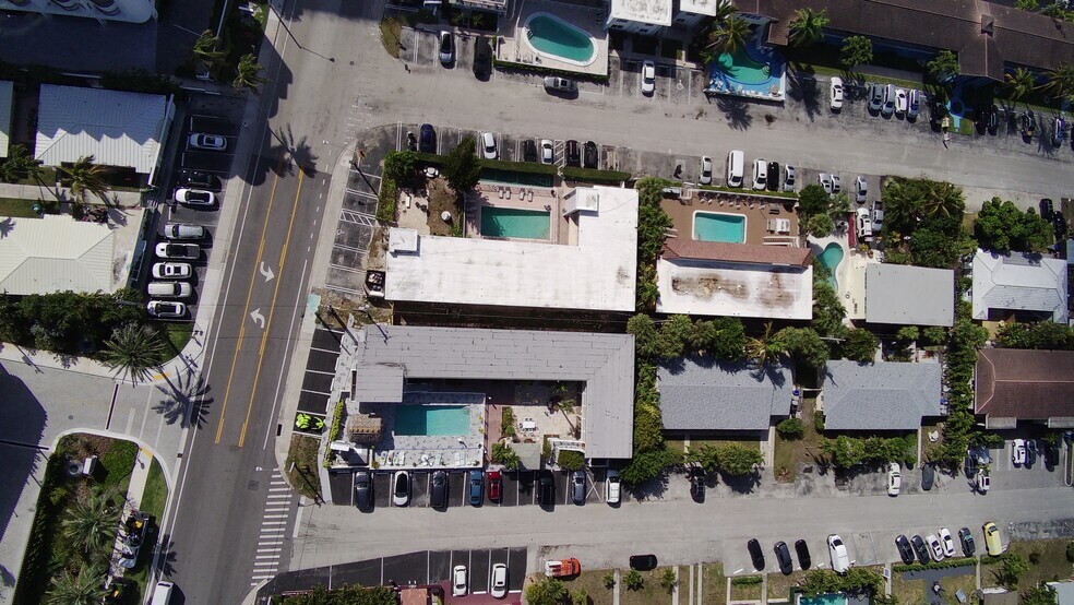 831 N Ocean Blvd, Pompano Beach, FL à vendre - Photo de l’immeuble – Image 2 sur 12