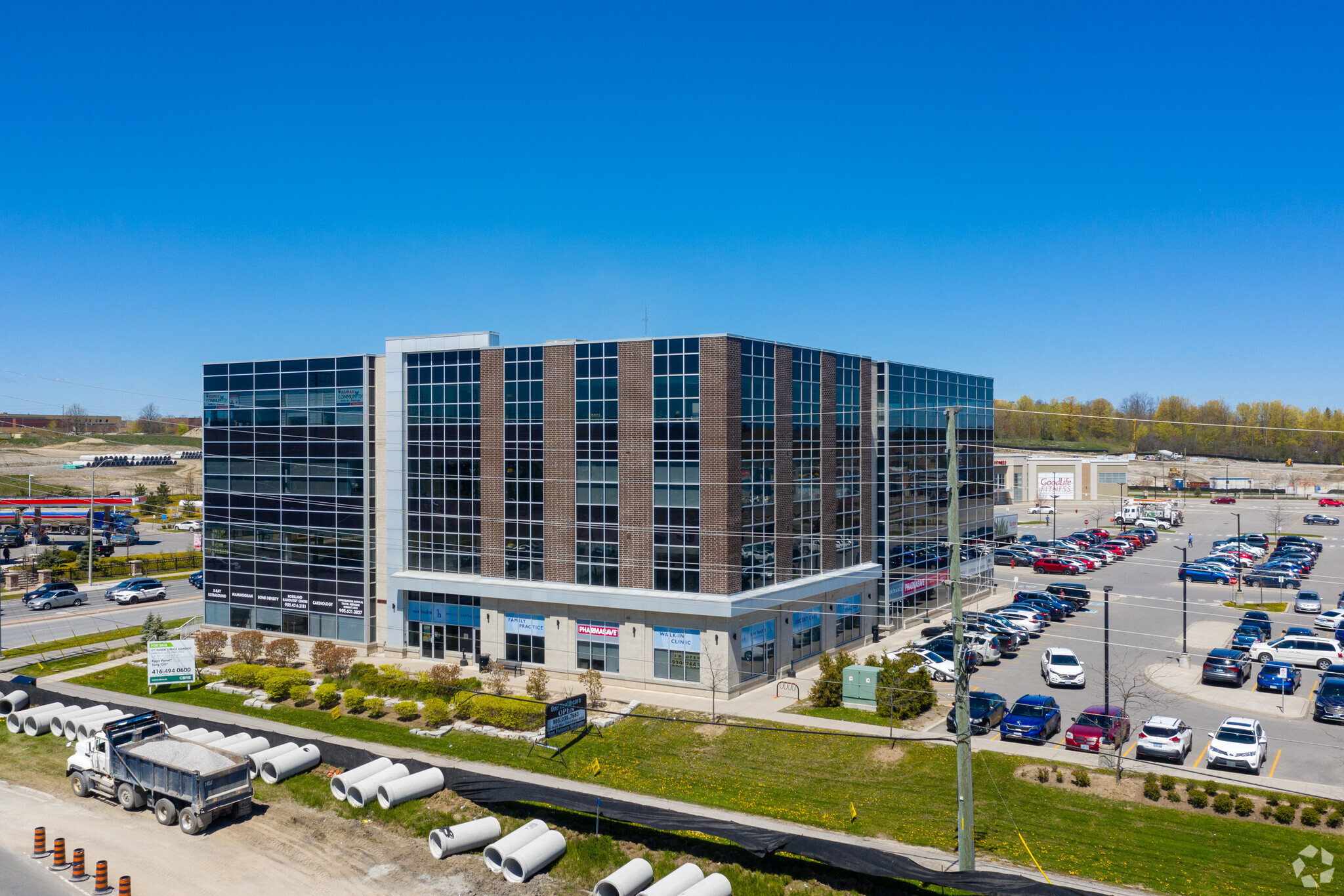 300 Rossland Rd E, Ajax, ON à vendre Photo principale– Image 1 sur 9