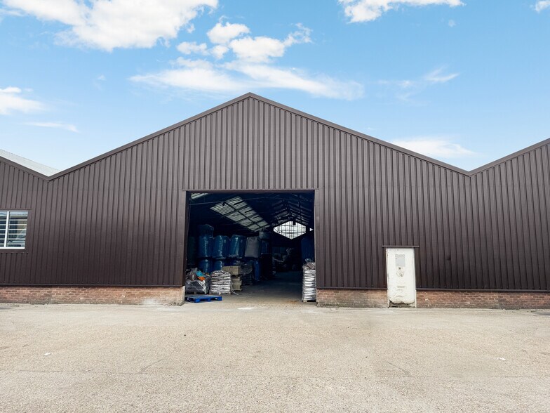 62-70 Fowler Rd, Ilford à louer - Photo de l’immeuble – Image 2 sur 6