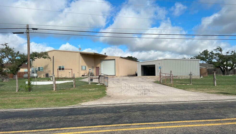 630 W FM 243, Bertram, TX à vendre - Photo principale – Image 1 sur 9