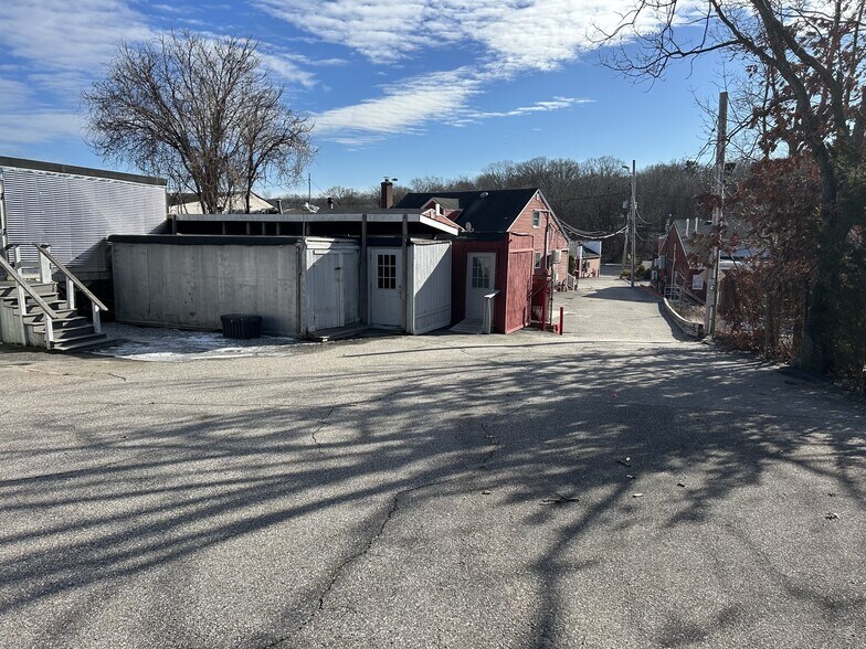 879 W Jericho Tpke, Smithtown, NY à louer - Photo de l’immeuble – Image 2 sur 20