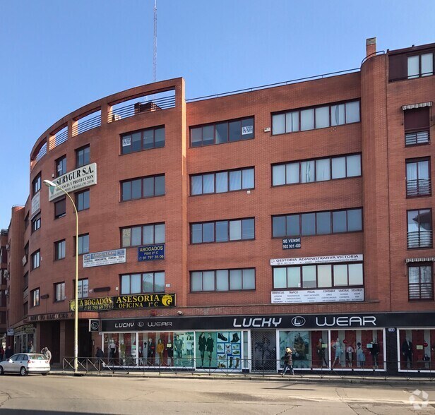 Calle Puente Alcocer, 47, Madrid, Madrid à vendre - Photo de l’immeuble – Image 2 sur 2