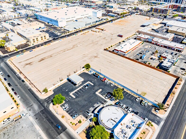 4138 Pioneer ave, Las Vegas, NV à louer - Photo de l’immeuble – Image 2 sur 2