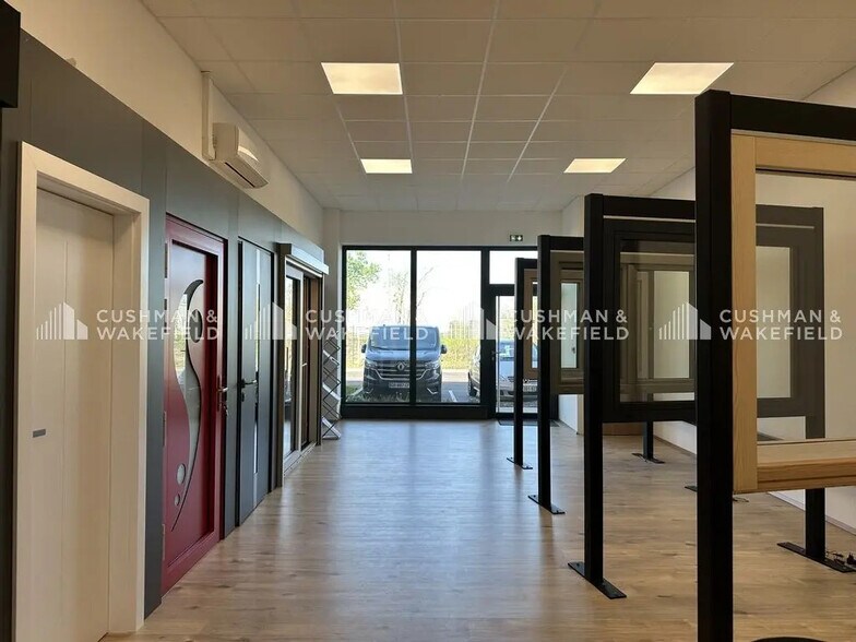 Local d’activités dans Ostwald à louer - Photo de l’immeuble – Image 2 sur 10