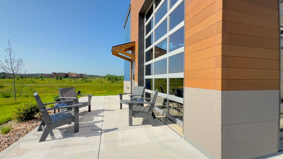 644 Liberty Dr #A, Verona, WI à vendre - Vidéo sur l’annonce professionnelle – Image 2 sur 51