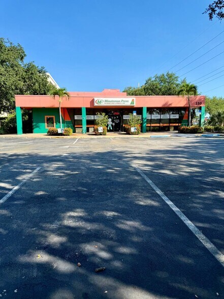 130 S Entrada Ave, Port Saint Lucie, FL à vendre - Photo de l’immeuble – Image 1 sur 8