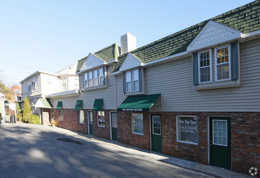 146 S Country Rd, Bellport Village, NY à louer - Photo de l’immeuble – Image 2 sur 5