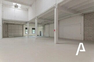 Plus de détails pour Local d'activités à louer