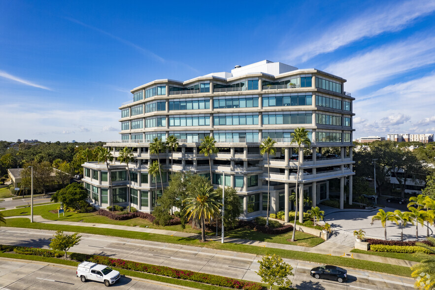 601 Bayshore Blvd, Tampa, FL à louer - Photo de l’immeuble – Image 1 sur 10