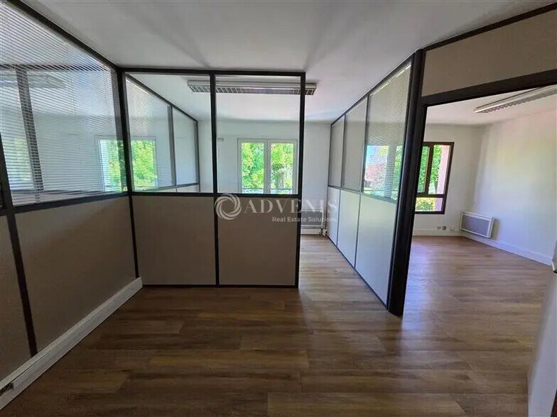 Bureau dans Roissy-en-France à louer - Photo de l’immeuble – Image 2 sur 7