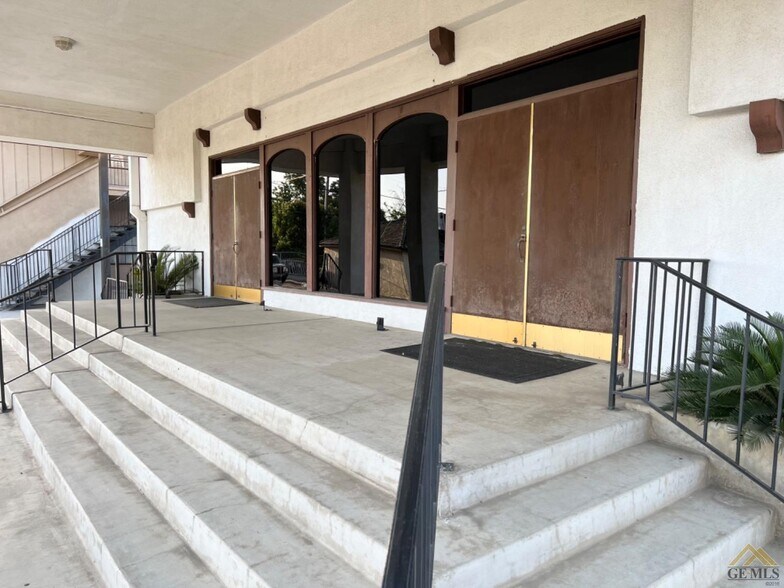 2503 Niles St, Bakersfield, CA à vendre - Photo de l’immeuble – Image 3 sur 6
