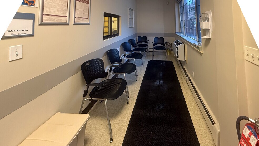 7807 41st Ave, Elmhurst, NY à louer - Photo de l’immeuble – Image 3 sur 7