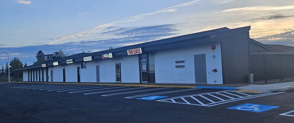 2241-2247 Country Club Rd, Woodburn, OR à louer - Photo de l’immeuble – Image 3 sur 5