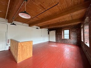 22 Canal St, Somersworth, NH à louer Photo intérieure– Image 2 sur 4