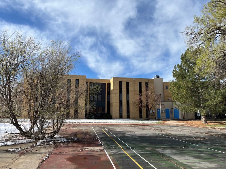 UC Health Anschutz Medical Campus
Campus portefeuille de 2 biens à vendre sur LoopNet.fr - Photo principale – Image 2 sur 2
