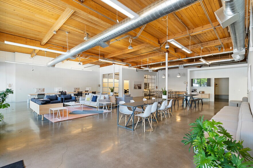 2705-2717 SE Ankeny St, Portland, OR à louer - Photo de l’immeuble – Image 3 sur 8