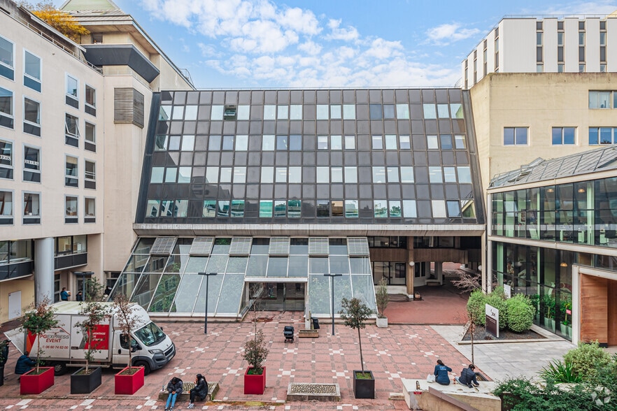 32 Bis Rue De Paradis, Paris à louer - Photo de l’immeuble – Image 2 sur 10