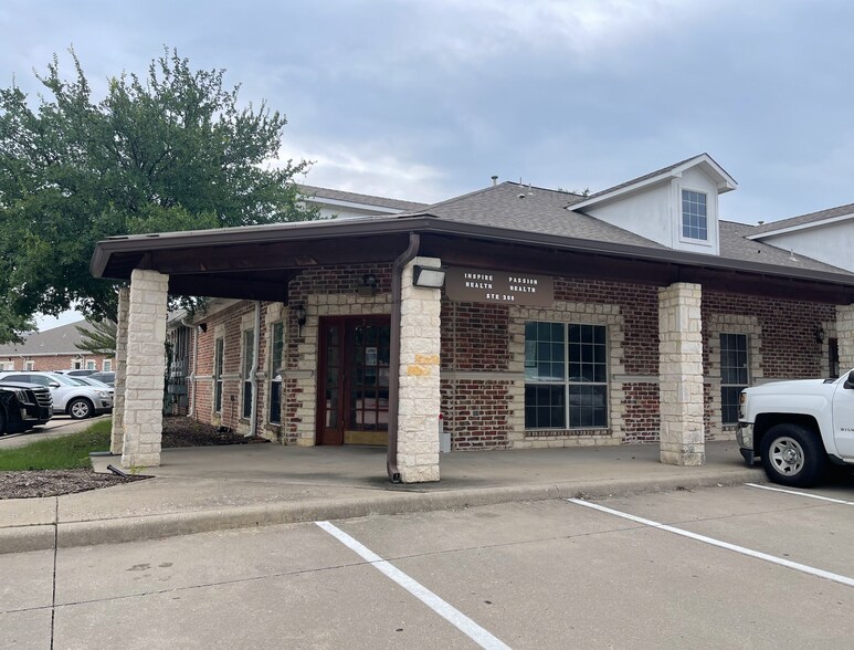 6300 Stonewood Dr, Plano, TX à vendre - Photo de l’immeuble – Image 1 sur 9