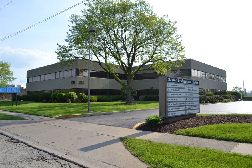 210 N Hammes Ave, Joliet, IL à louer - Photo de l’immeuble – Image 1 sur 4