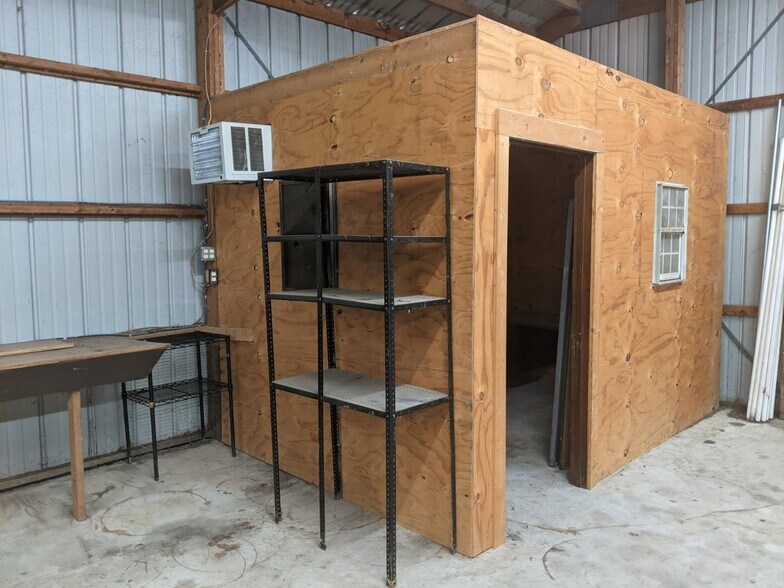 377 Partnership Rd, Seguin, TX à louer - Photo de l’immeuble – Image 2 sur 15