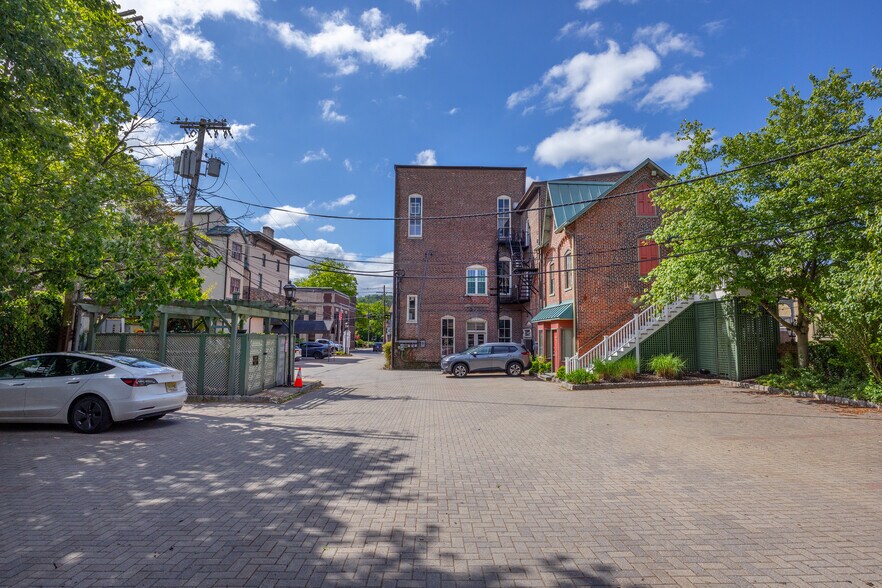 32 Bridge St, Lambertville, NJ à louer - Photo de l’immeuble – Image 3 sur 12