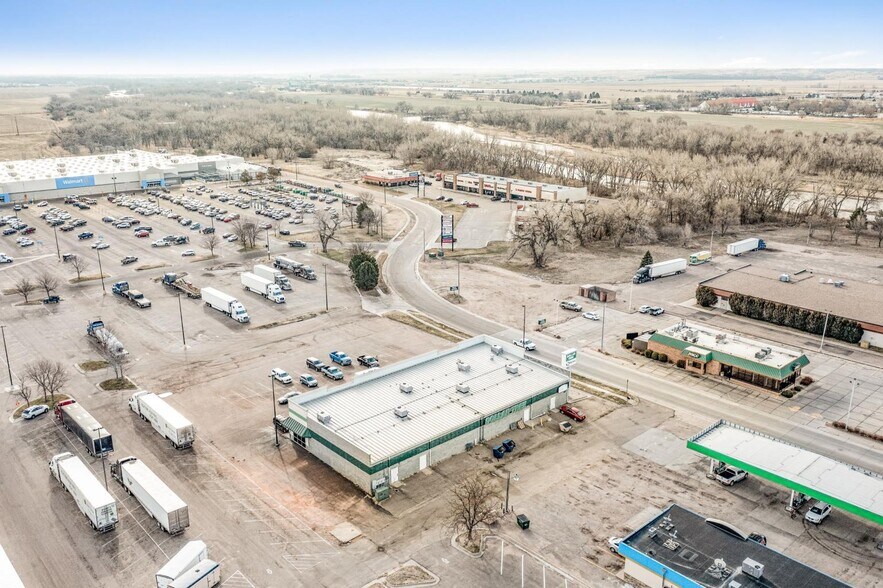 201 E Leota St, North Platte, NE à louer - Photo de l’immeuble – Image 3 sur 5
